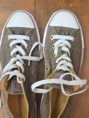 Converse Corduroy Low Tops in Olive Green & White